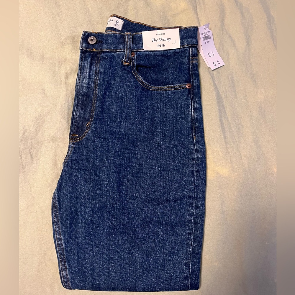 NWT Abercrombie Women’s Skinny Jeans in size 29 short